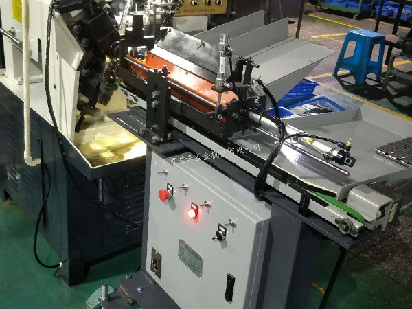 三軸全自動滾牙機，效率高，方便簡單快捷